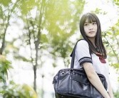 亚洲女大学生第一区