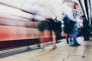 《跨越亚洲与欧洲的爱恋：一段复杂而动人的情感故事》