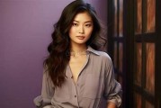 亚洲成熟女人一区二区: 精致优雅的亚洲熟女风情