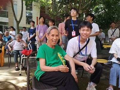 亚洲色一区美国老头: 华裔青年与老人的友谊故事