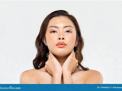 亚洲成年美女一区二区三: 优雅迷人的亚洲女性风采