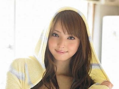 亚洲AV成人无码国产一区二区: 探索成人内容产业的新动向与发展